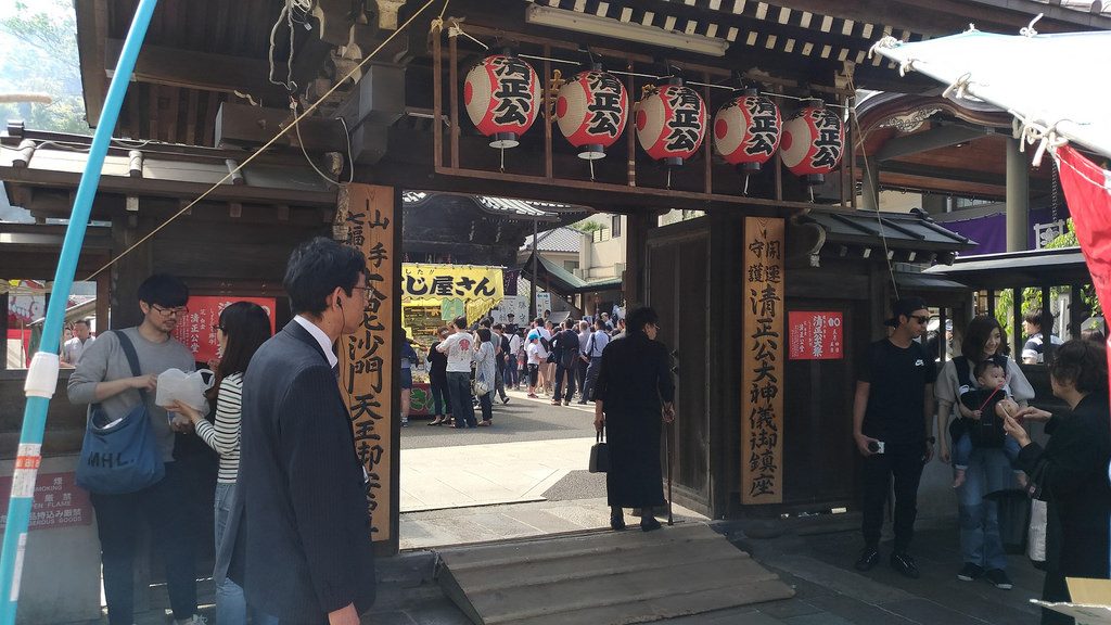覚林寺の山門