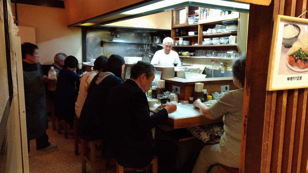 季節料理 西田の店内