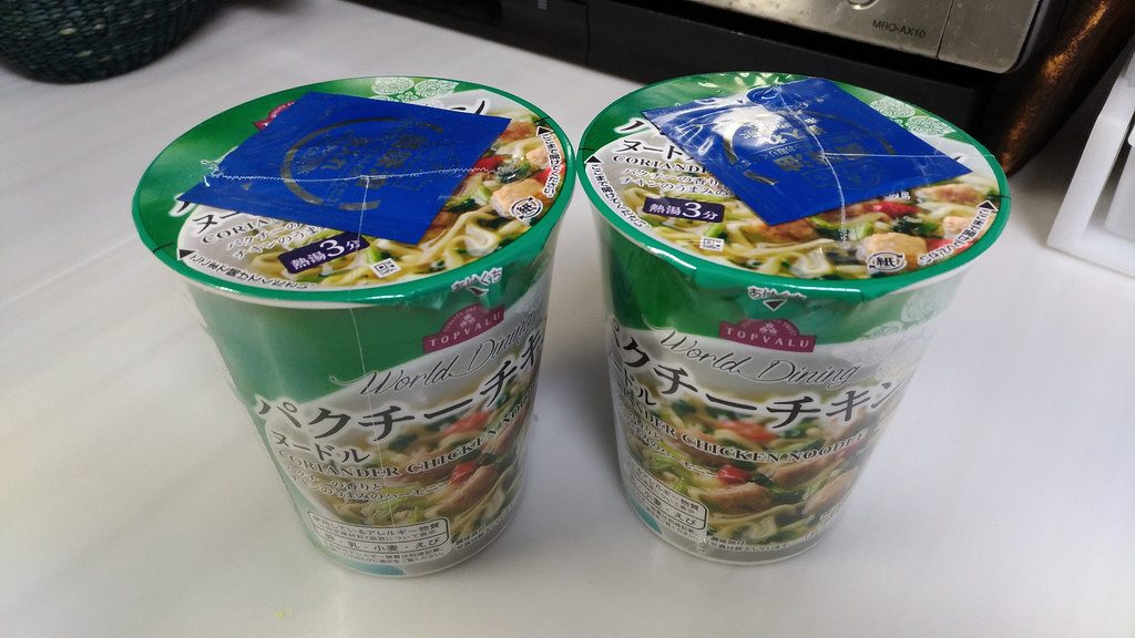 パクチーチキンヌードルの外観